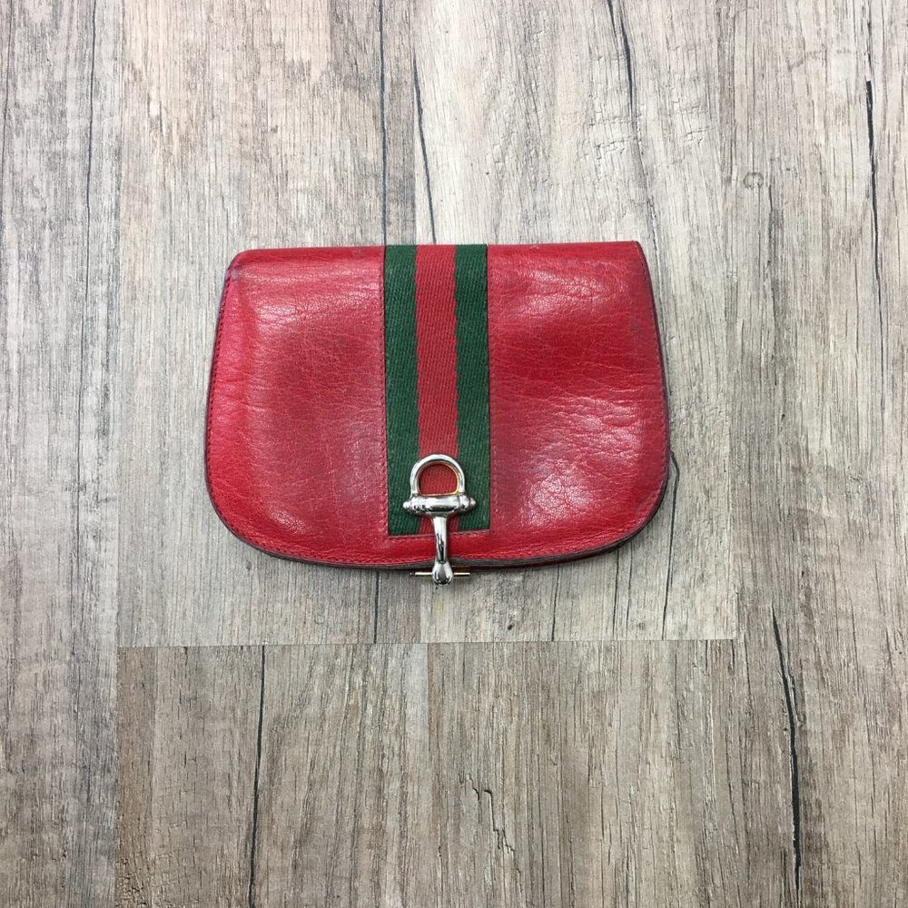 Vintage Gucci-themed wallet with clasp